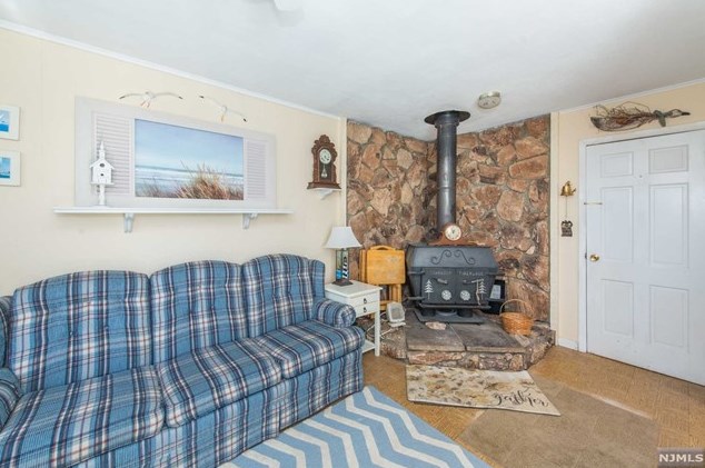 45 Sequoia Pl, Wayne NJ  07470-5149 exterior