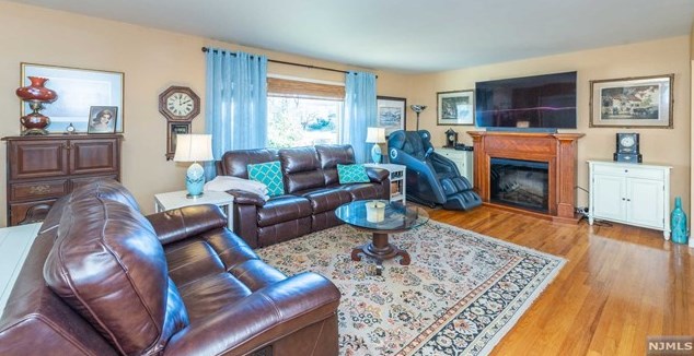 45 Sequoia Pl, Wayne NJ  07470-5149 exterior