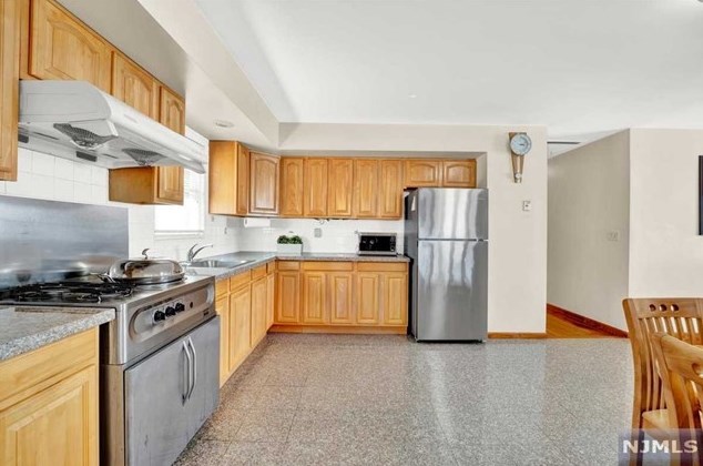 729 2nd St, Secaucus NJ  07094-3131 exterior