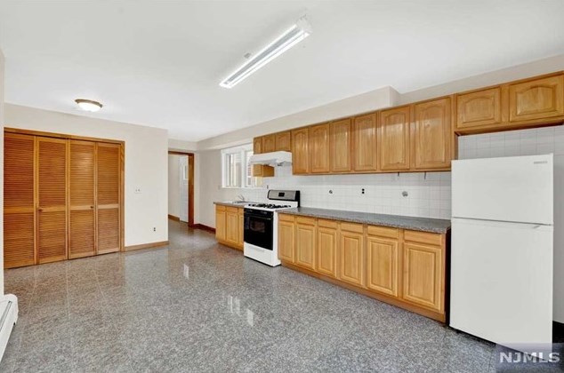 729 2nd St, Secaucus NJ  07094-3131 exterior