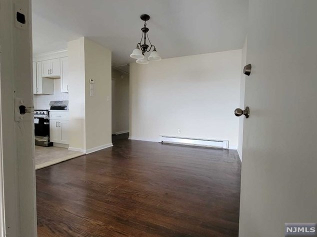 201 Palisade Ave, Cliffside Park NJ  07010-1227 exterior