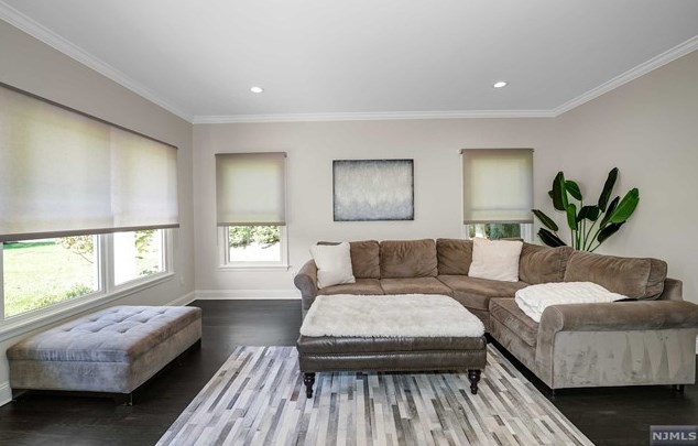 2 Buckingham Ct, Westwood NJ  07675-7067 exterior