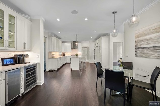 2 Buckingham Ct, Westwood NJ  07675-7067 exterior