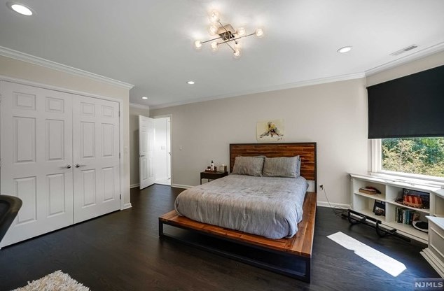 2 Buckingham Ct, Westwood NJ  07675-7067 exterior