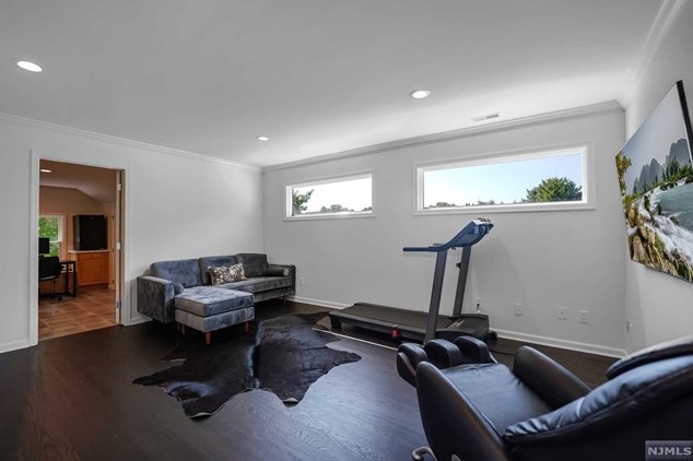 2 Buckingham Ct, Westwood NJ  07675-7067 exterior