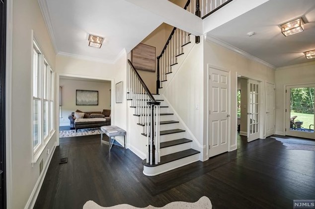2 Buckingham Ct, Westwood NJ  07675-7067 exterior