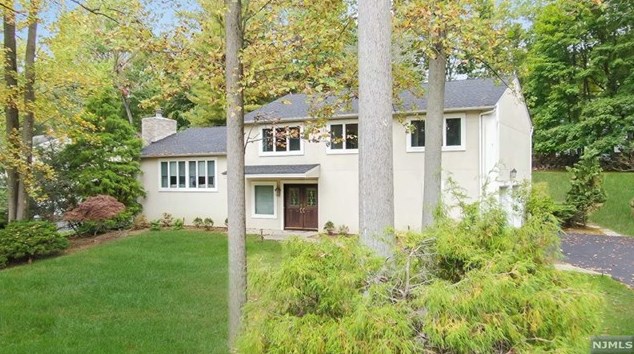 383 Faletti Cir, Westwood NJ  07675-6036 exterior