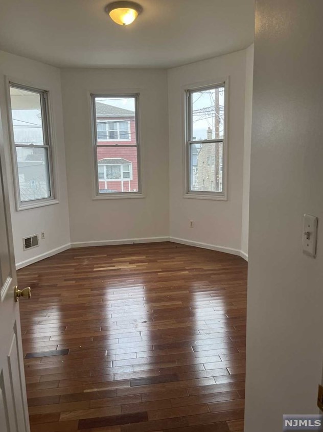 760 Irving Pl, Secaucus NJ  07094-3231 exterior