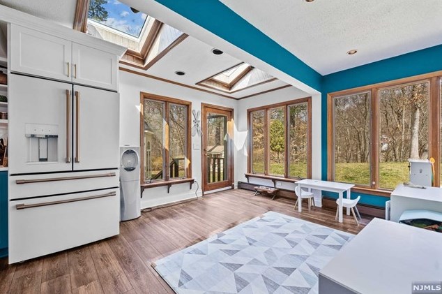 44 Rustic Dr, Waldwick NJ  07463-2417 exterior