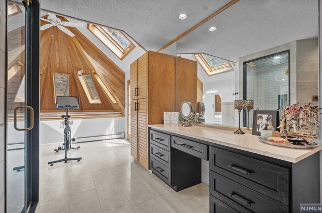 44 Rustic Dr, Waldwick NJ  07463-2417 exterior