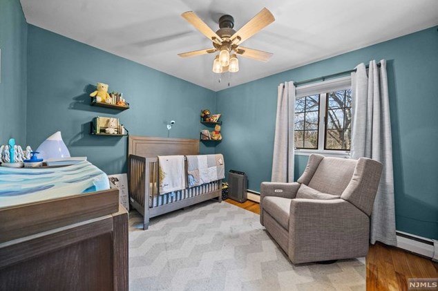 44 Rustic Dr, Waldwick NJ  07463-2417 exterior