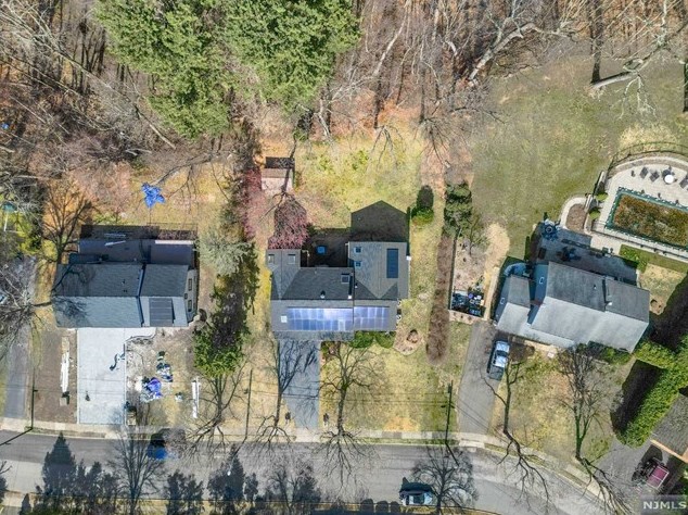44 Rustic Dr, Waldwick NJ  07463-2417 exterior