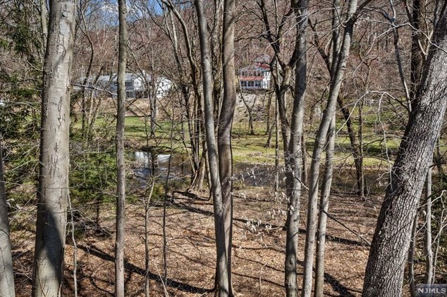 44 Rustic Dr, Waldwick NJ  07463-2417 exterior