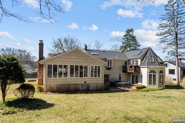 44 Rustic Dr, Waldwick NJ  07463-2417 exterior