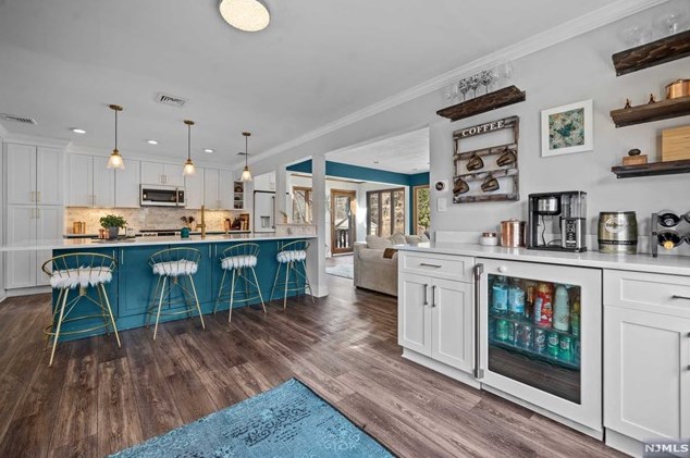 44 Rustic Dr, Waldwick NJ  07463-2417 exterior