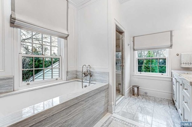 1 Grandview Ter, Tenafly NJ  07670-1120 exterior