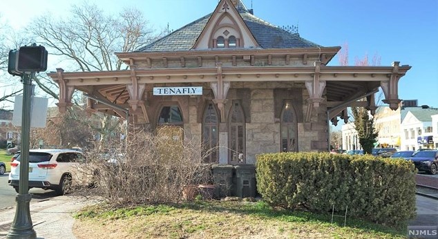 1 Grandview Ter, Tenafly NJ  07670-1120 exterior