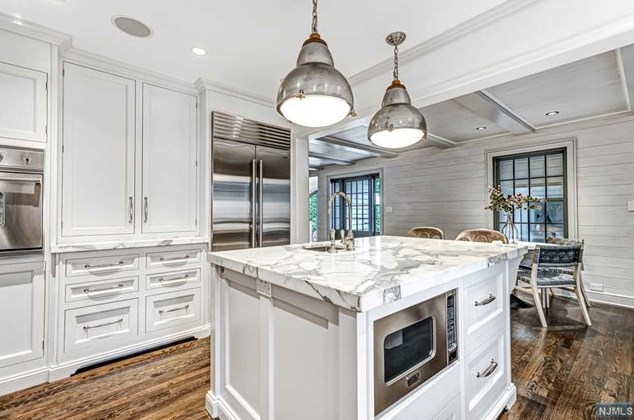 1 Grandview Ter, Tenafly NJ  07670-1120 exterior