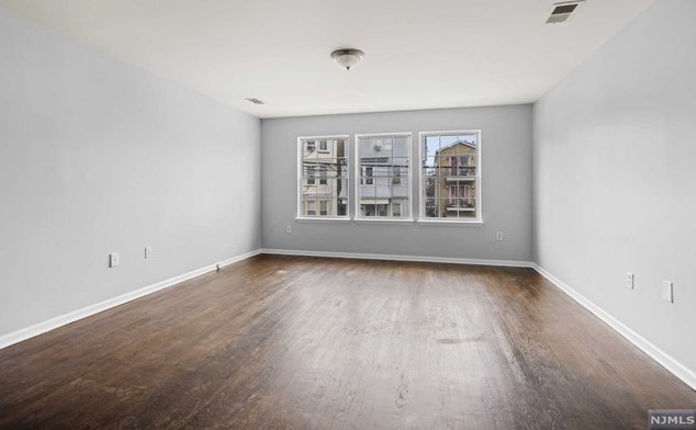 234 4 St, Newark NJ 07107-2215 exterior