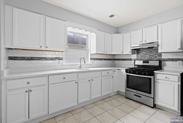 234 4 St, Newark NJ 07107-2215 exterior