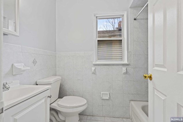 234 4 St, Newark NJ 07107-2215 exterior