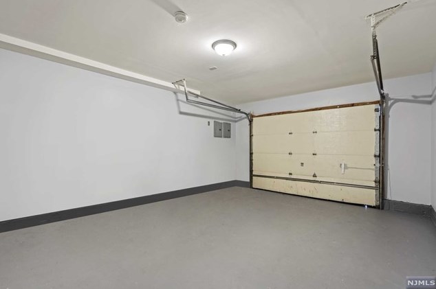 234 4 St, Newark NJ 07107-2215 exterior