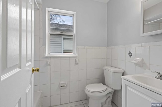 234 4 St, Newark NJ 07107-2215 exterior