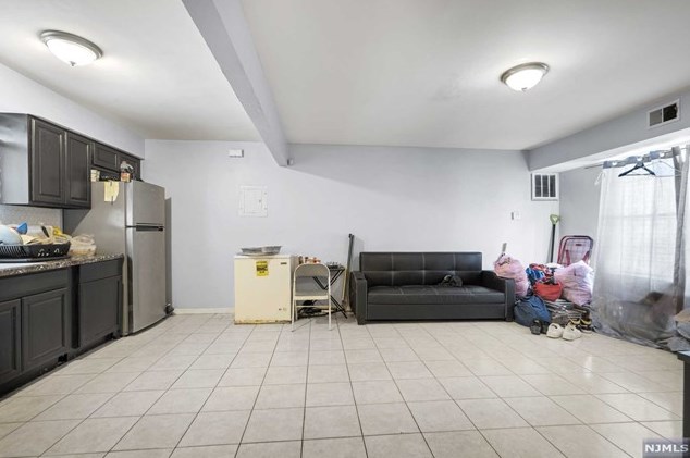 234 4 St, Newark NJ 07107-2215 exterior