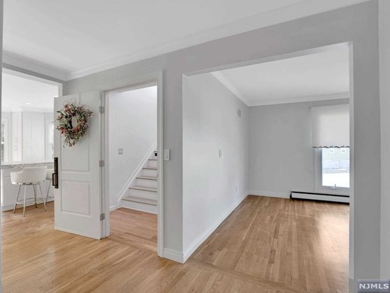 349 Manor Ct, Lyndhurst NJ 07071-1007 exterior