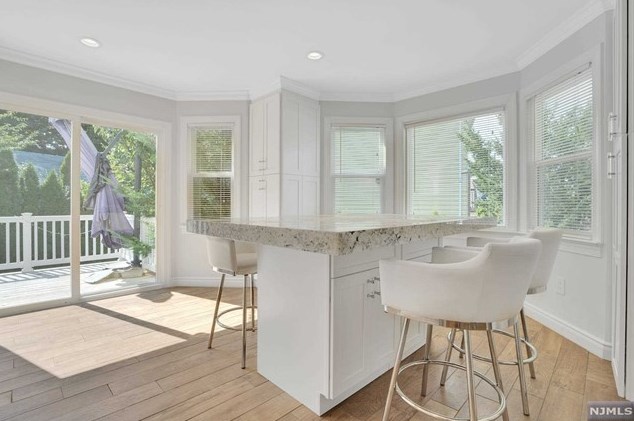 349 Manor Ct, Lyndhurst NJ 07071-1007 exterior