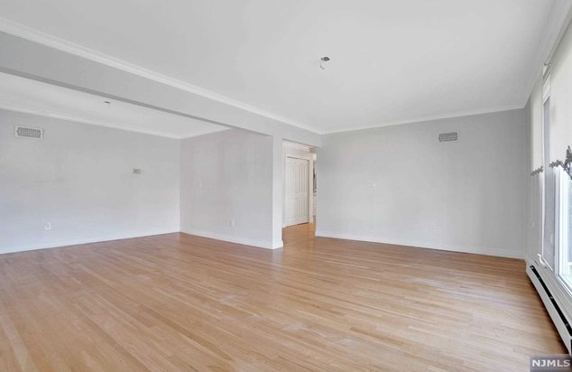 349 Manor Ct, Lyndhurst NJ 07071-1007 exterior