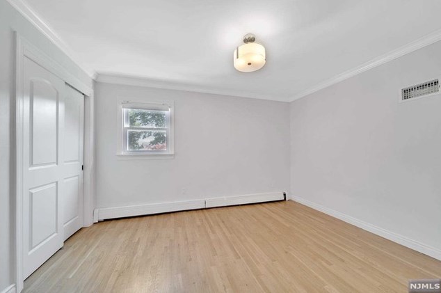 349 Manor Ct, Lyndhurst NJ 07071-1007 exterior