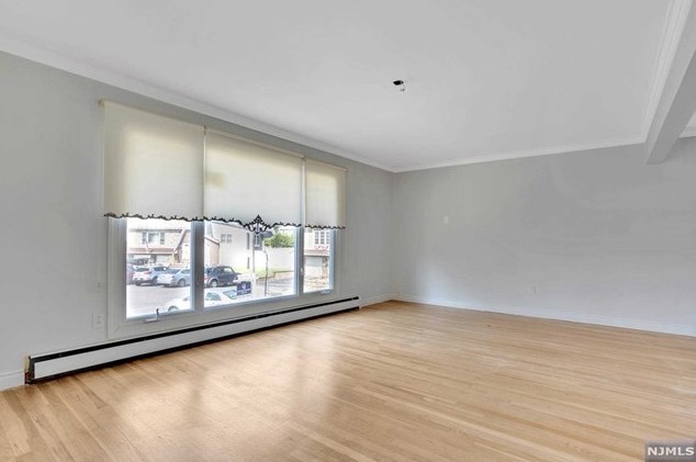 349 Manor Ct, Lyndhurst NJ 07071-1007 exterior