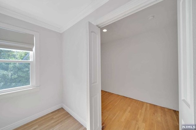 349 Manor Ct, Lyndhurst NJ 07071-1007 exterior