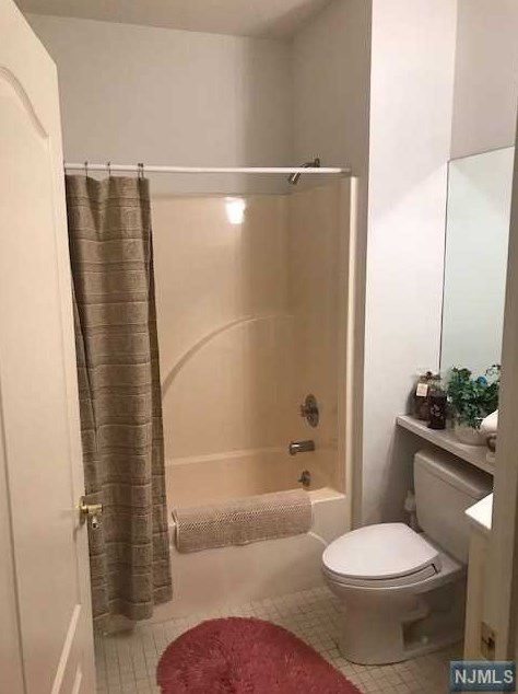 901 Burgundy Way, Wayne NJ 07470-3243 exterior