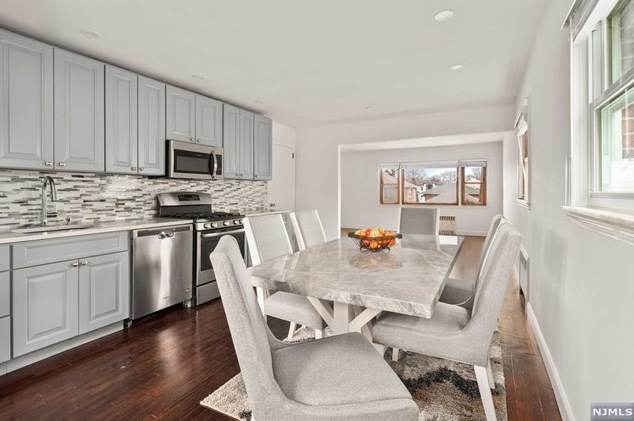 1055 Kingsland Ln, West Fort Lee NJ  07024-1619 exterior