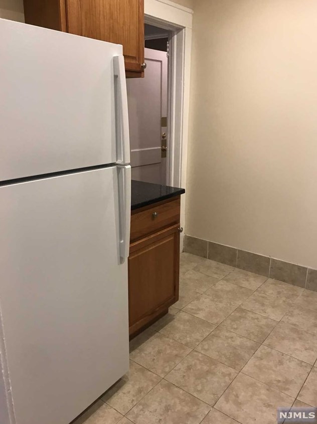 126 Clinton Ave, Bergenfield NJ  07621-2756 exterior