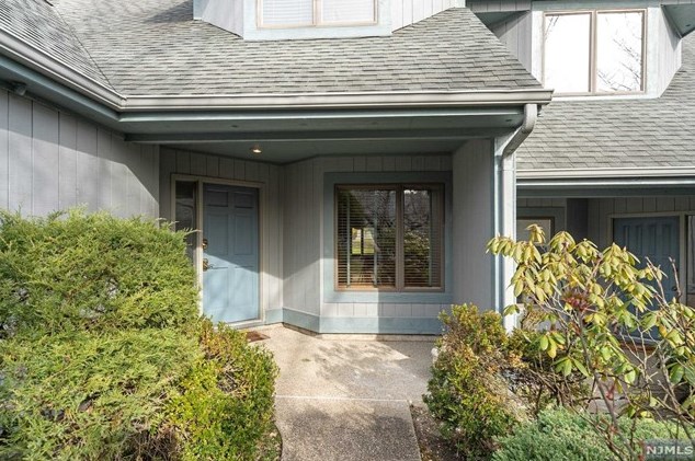8 Braeburn Dr, Township Of Washington NJ  07676-3807 exterior