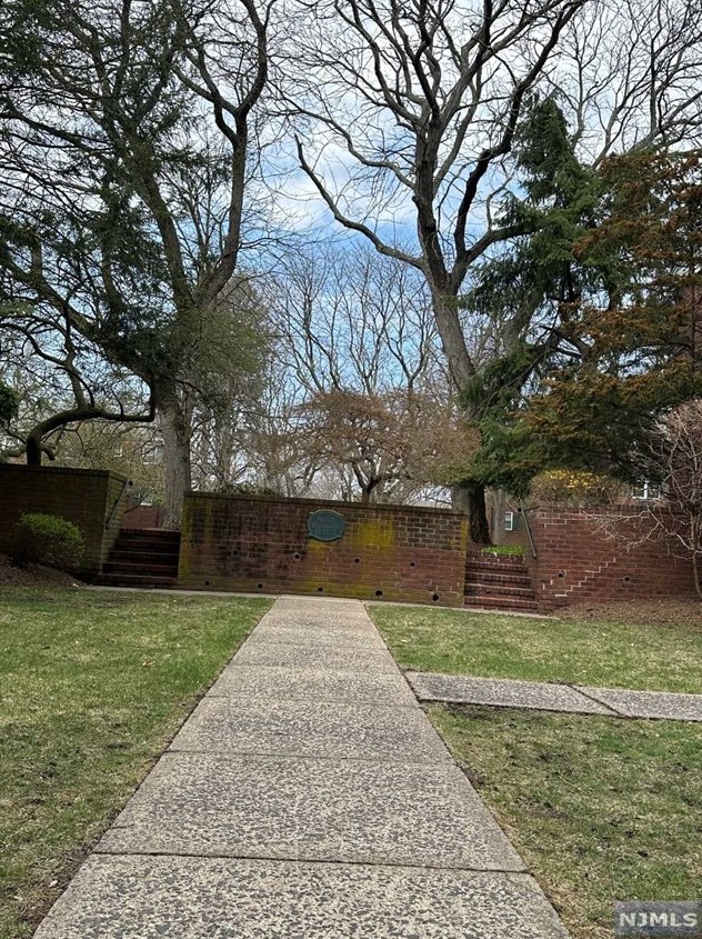 71 Demott St, Tenafly NJ  07670-2089 exterior