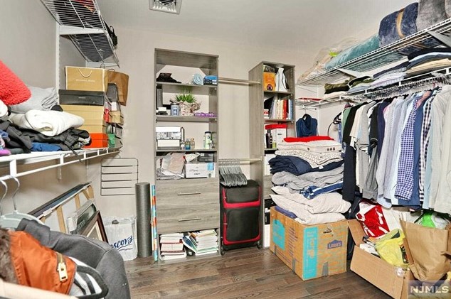 683 Pascack Rd, Paramus NJ  07652-4243 exterior
