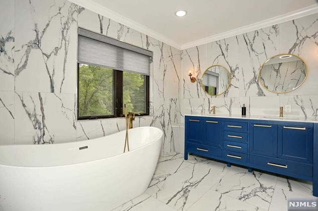 683 Pascack Rd, Paramus NJ  07652-4243 exterior
