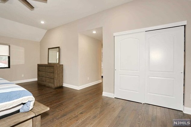 683 Pascack Rd, Paramus NJ  07652-4243 exterior
