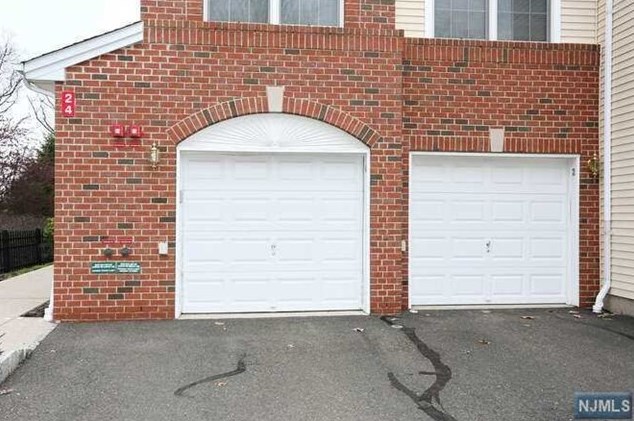 2 Goffle Brook Ct, Paterson NJ  07506-2260 exterior