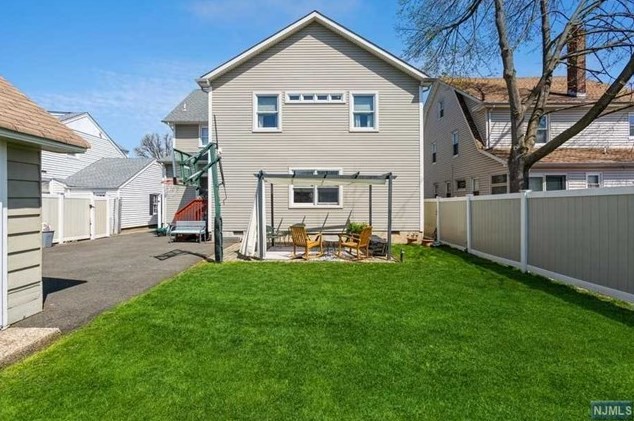 1032 Kipling Rd, Elizabeth NJ 07208-1039 exterior