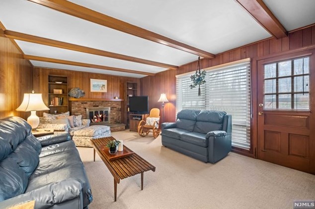 502 Weymouth Dr, Wyckoff NJ  07481-1217 exterior