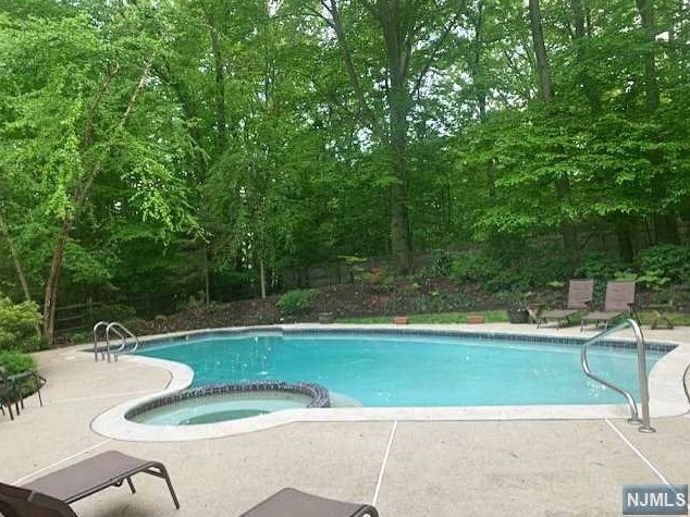 502 Weymouth Dr, Wyckoff NJ  07481-1217 exterior