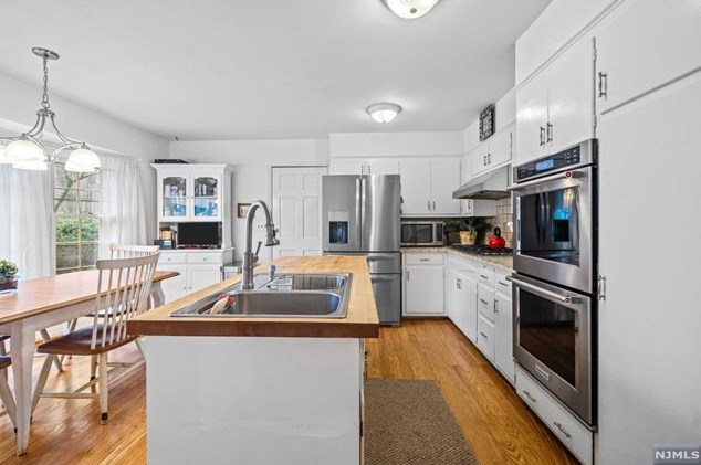 502 Weymouth Dr, Wyckoff NJ  07481-1217 exterior