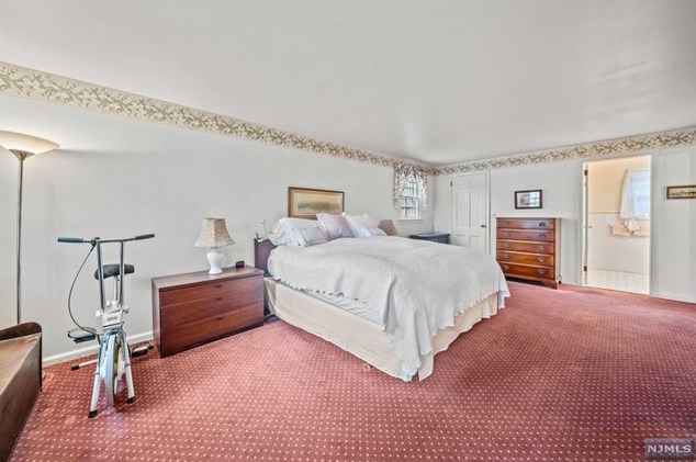 502 Weymouth Dr, Wyckoff NJ  07481-1217 exterior