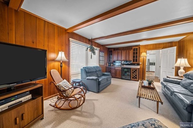 502 Weymouth Dr, Wyckoff NJ  07481-1217 exterior