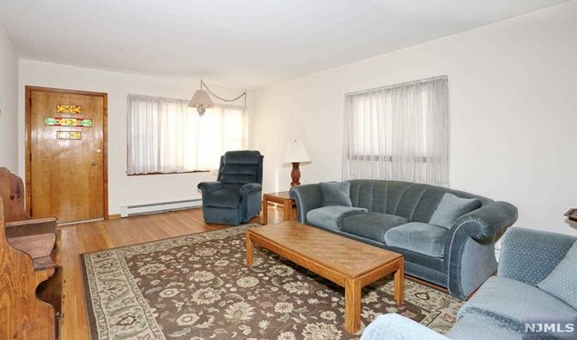 73 Lee St, Elmwood Park NJ  07407-2109 exterior